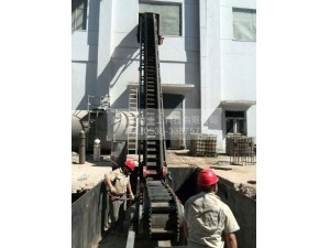 大倾角皮带输送机使用