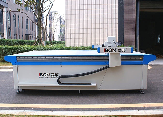 定台震动刀切割机