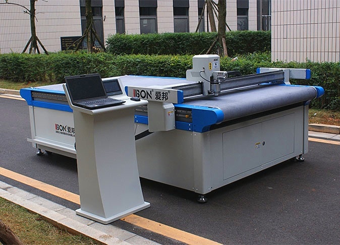 自动送料震动刀切割机