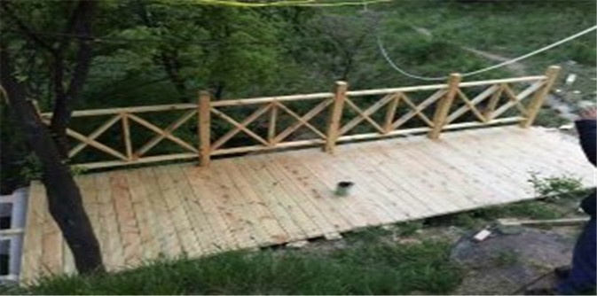 栅栏地板施工现场图