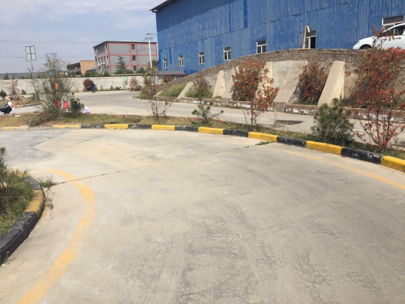 半坡起步定点停车