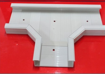 托盘式水平三通