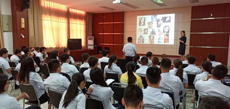 瀚森园林商务礼仪培训进行中