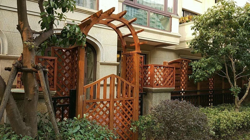 芬兰木门头护栏