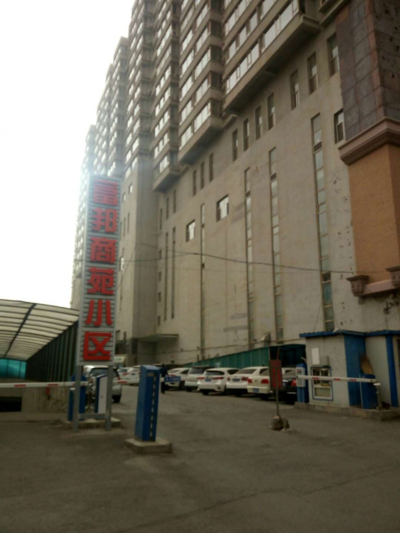 由此门进入到南楼电梯