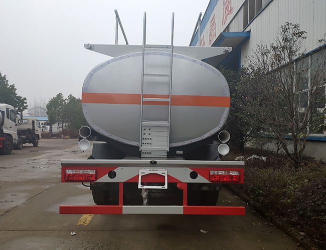 东风多利卡D9加油车