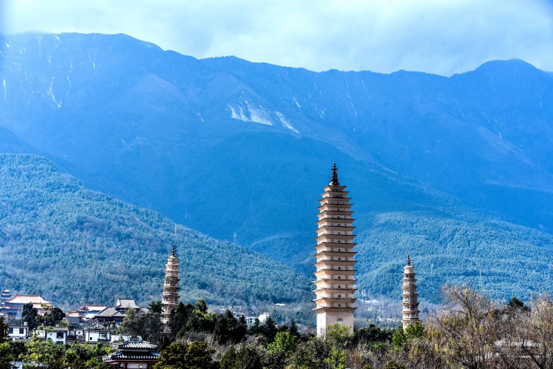三塔