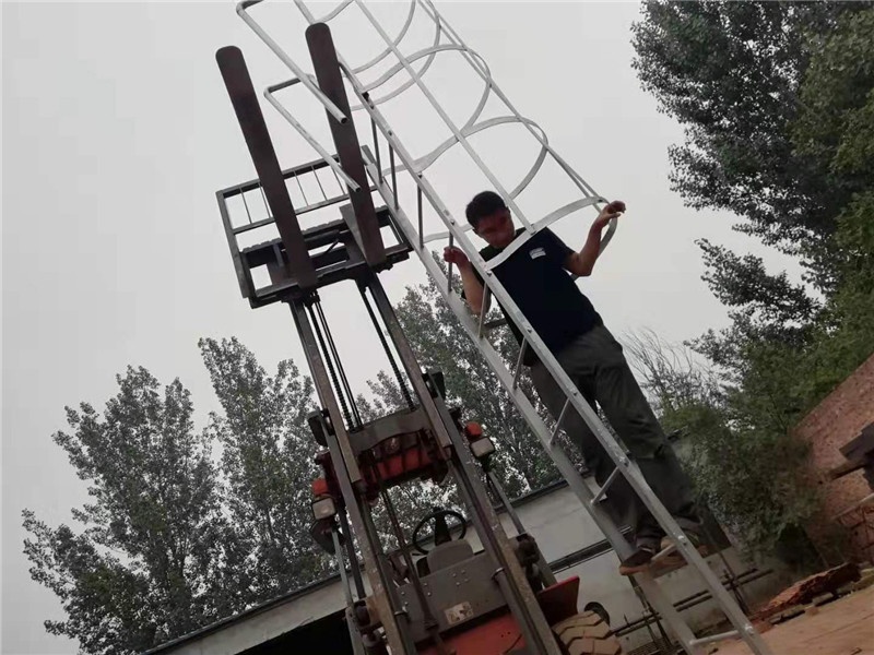 钢结构爬梯