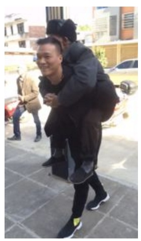 △周默背患者参加讲座