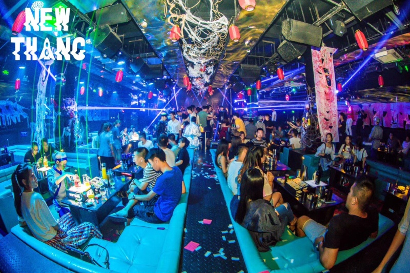 青白江扭糖酒吧