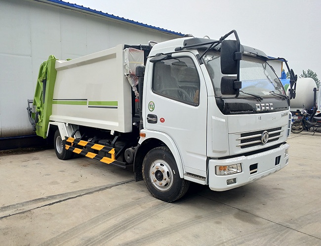 东风大多利卡压缩垃圾