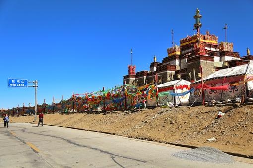 喀纳斯 天池 吐鲁番 胡杨林 达坂城古镇双飞8日