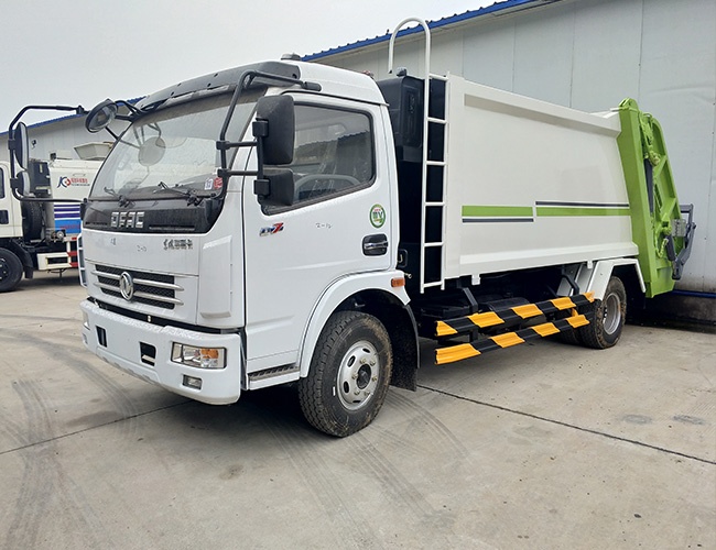 东风大多利卡压缩垃圾