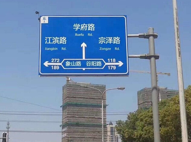 交通灯杆、标牌