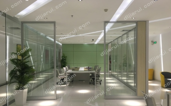 双玻隔断（内钢外铝）