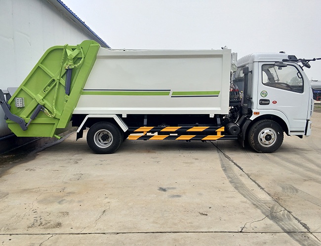 东风大多利卡压缩垃圾