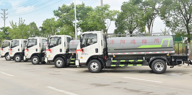 多功能消防洒水车